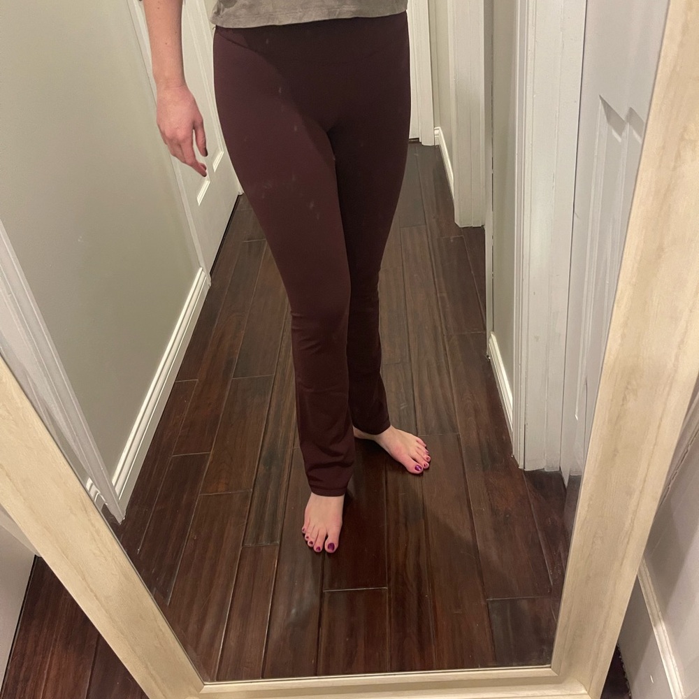 Athleta Salutation boot cut leggings in Cabernet - Picture 3 of 9